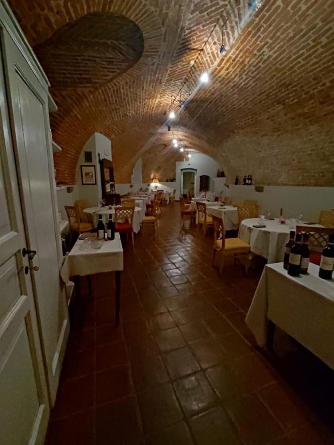 Foresteria Ristorante Conti Roero Monticello d'Alba Exterior foto